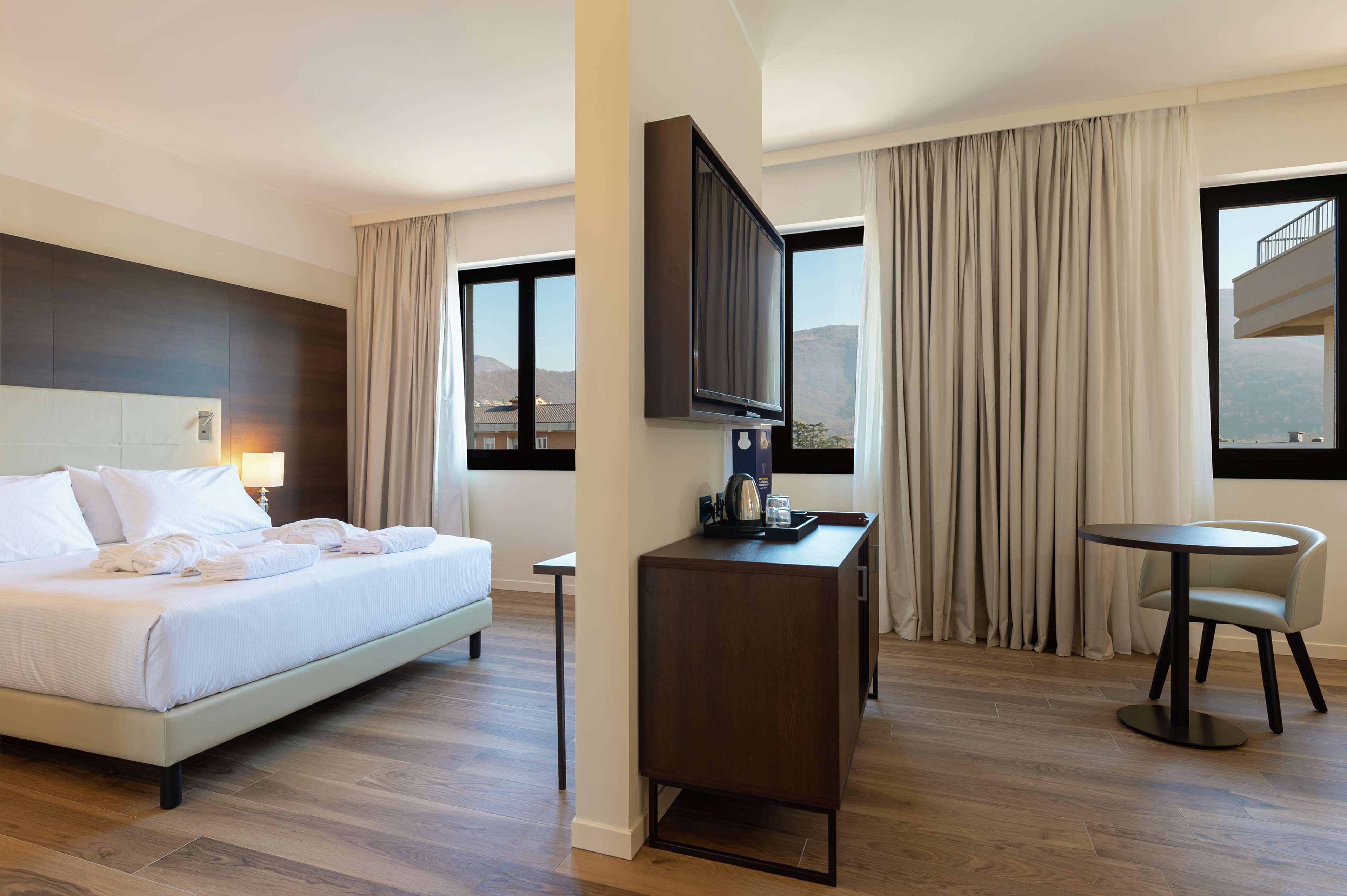 Hotel Doubletree By Hilton Brescia Esterno foto