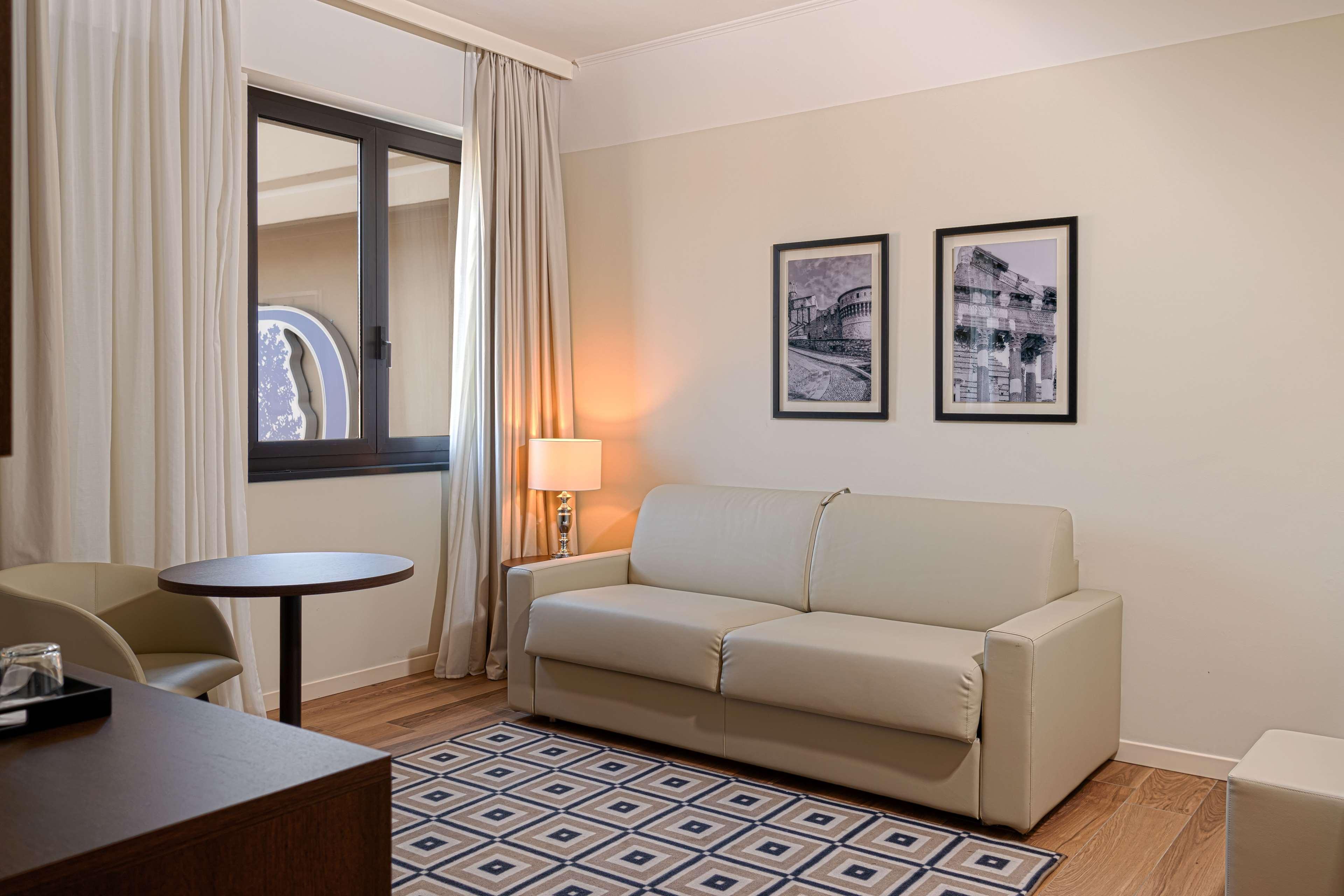 Hotel Doubletree By Hilton Brescia Esterno foto