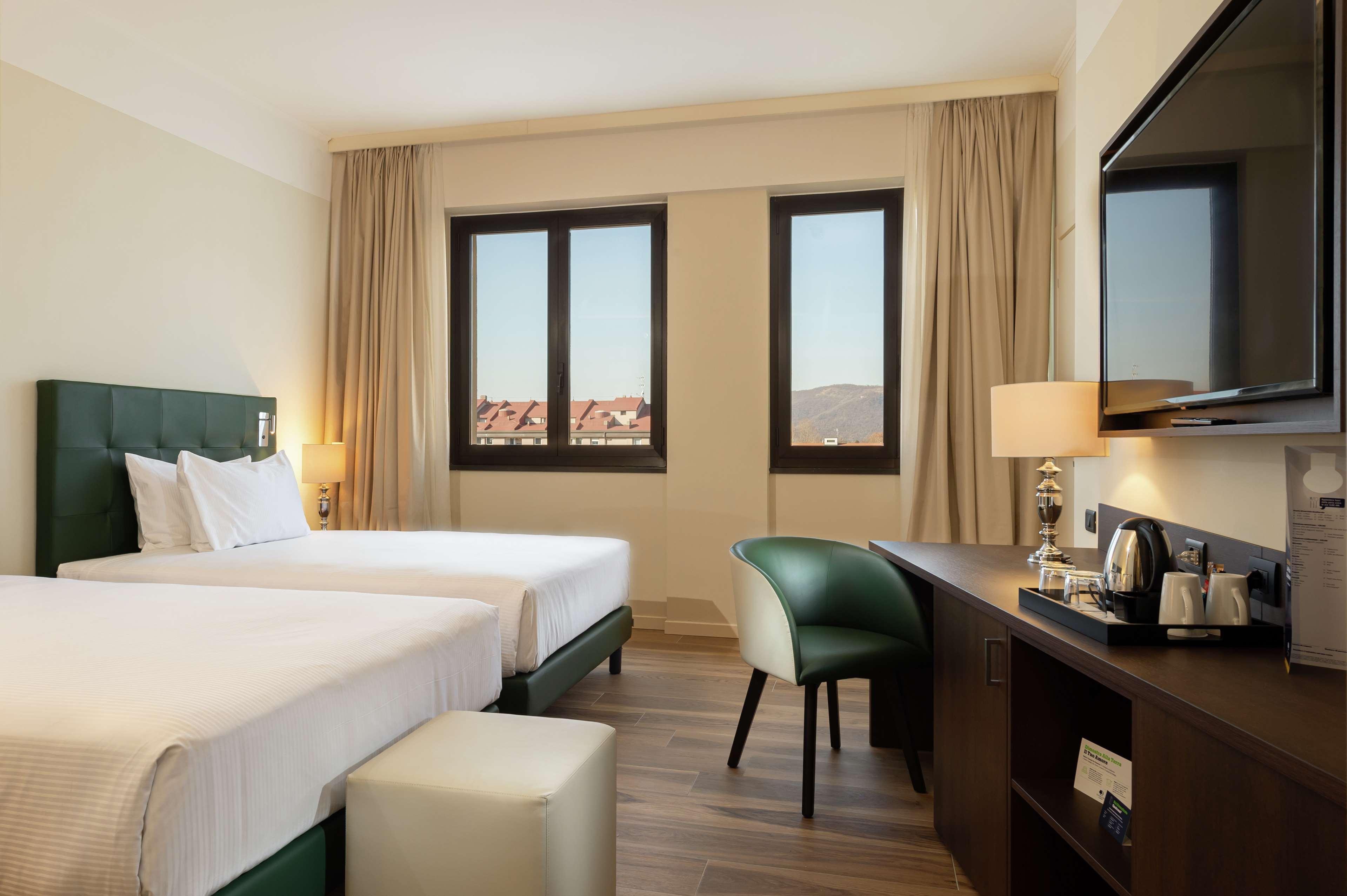 Hotel Doubletree By Hilton Brescia Esterno foto
