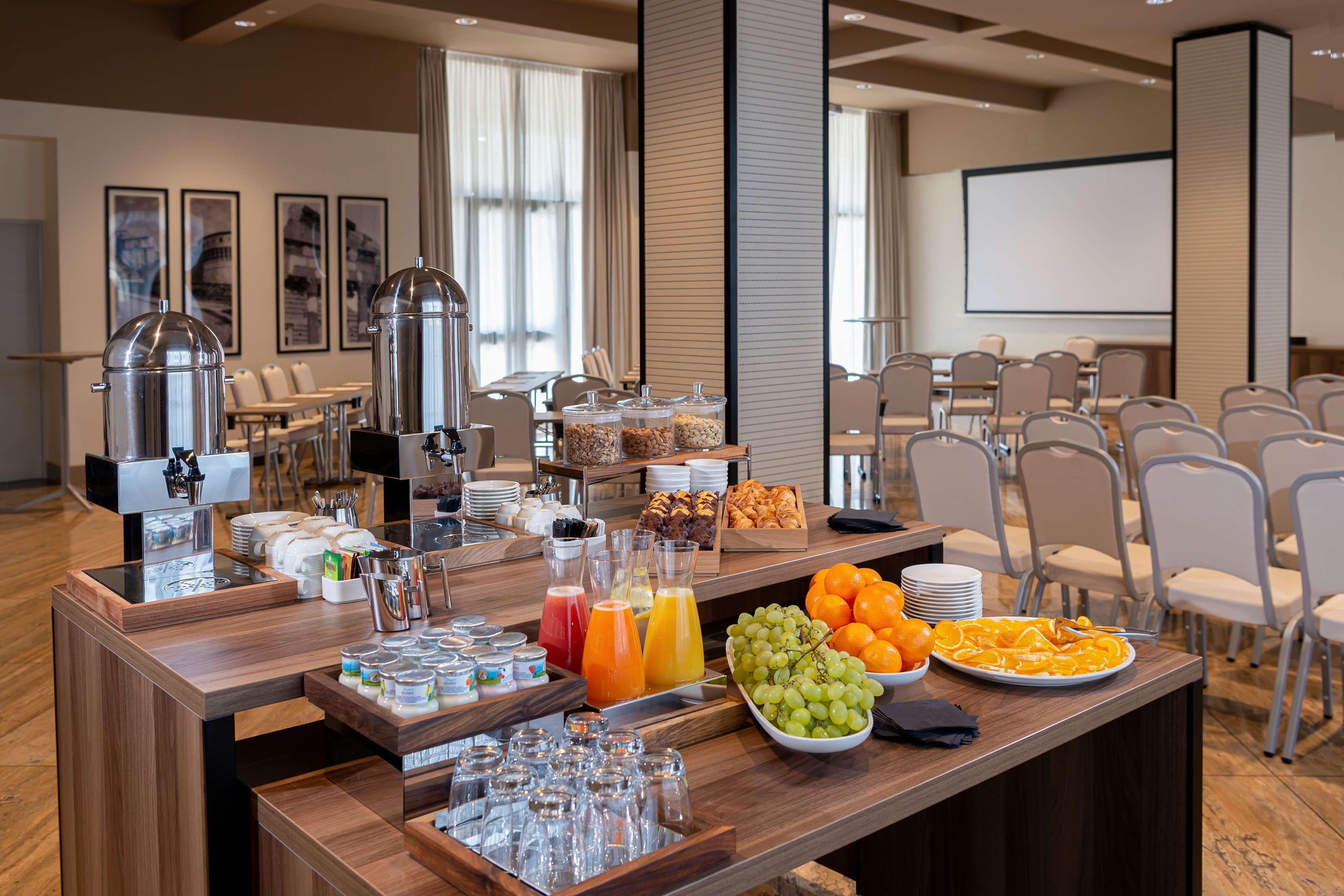 Hotel Doubletree By Hilton Brescia Esterno foto