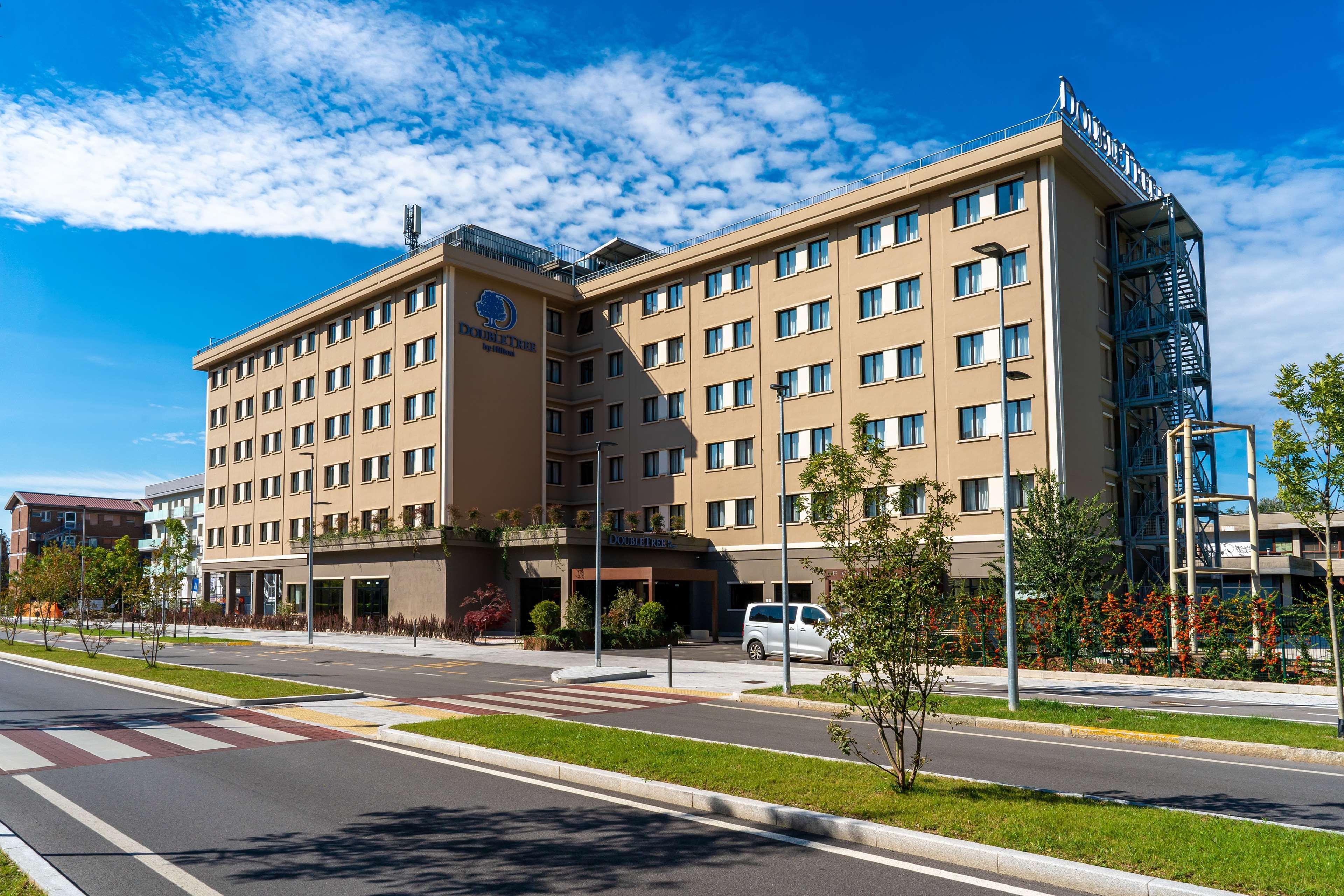 Hotel Doubletree By Hilton Brescia Esterno foto