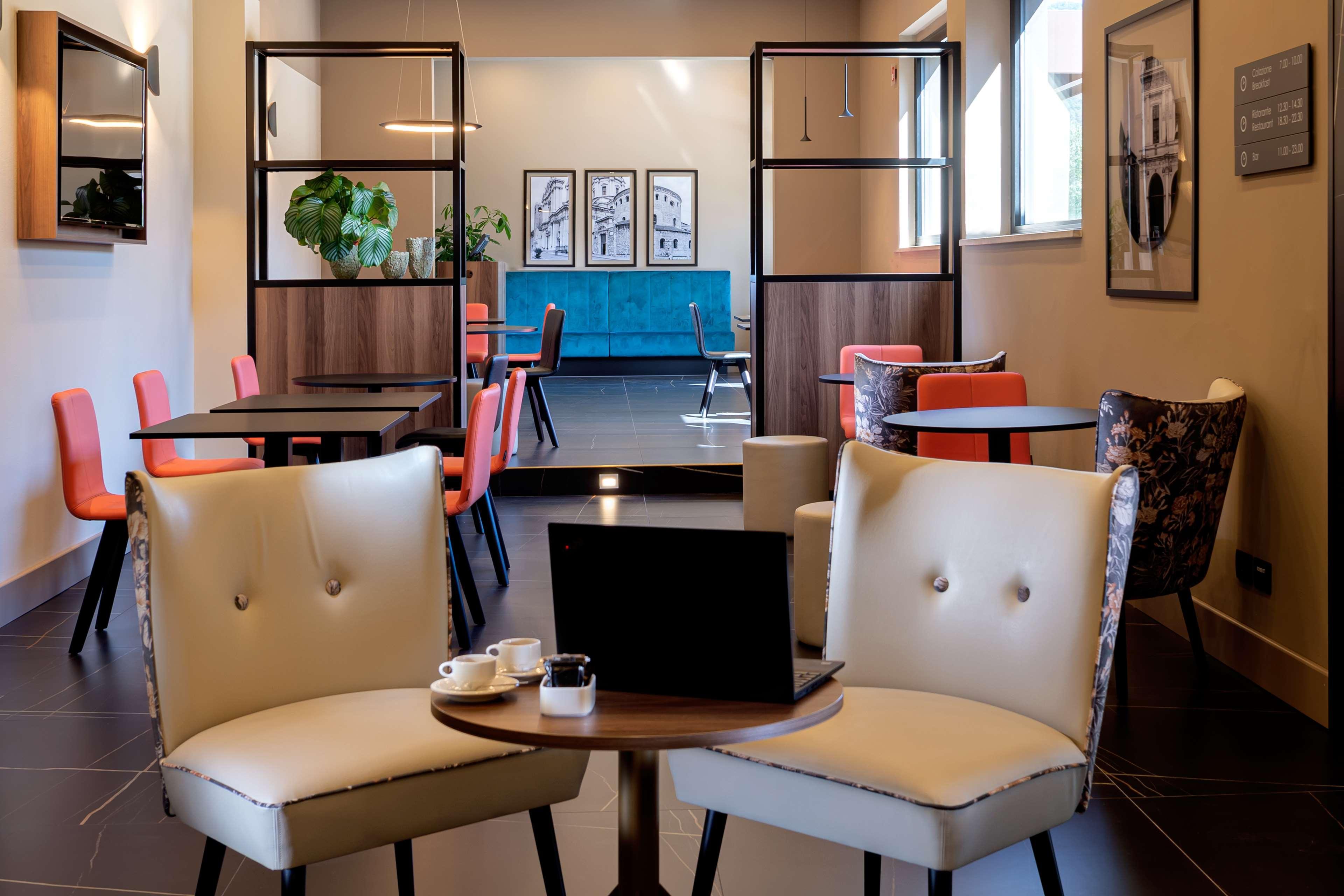 Hotel Doubletree By Hilton Brescia Esterno foto