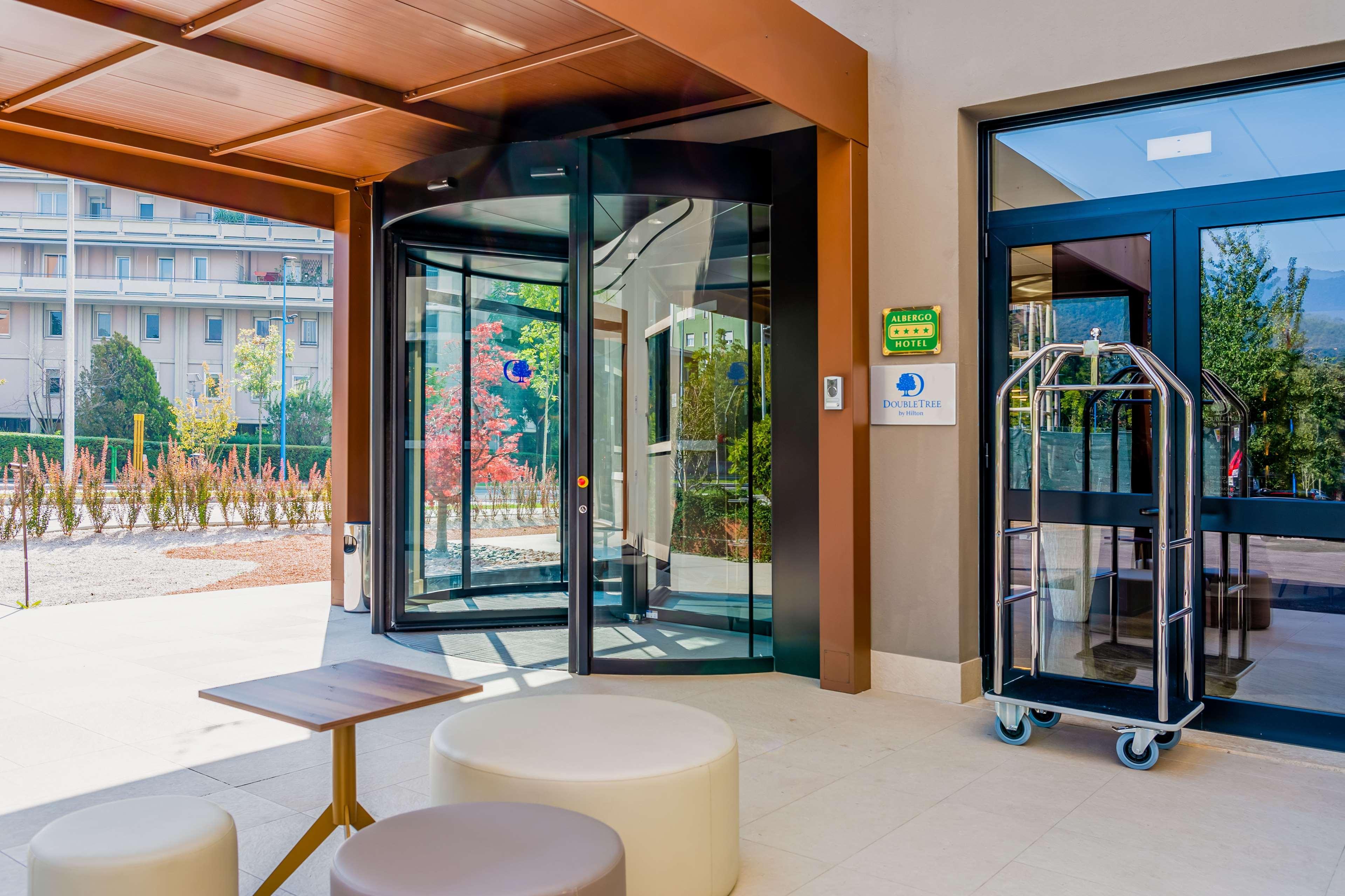 Hotel Doubletree By Hilton Brescia Esterno foto