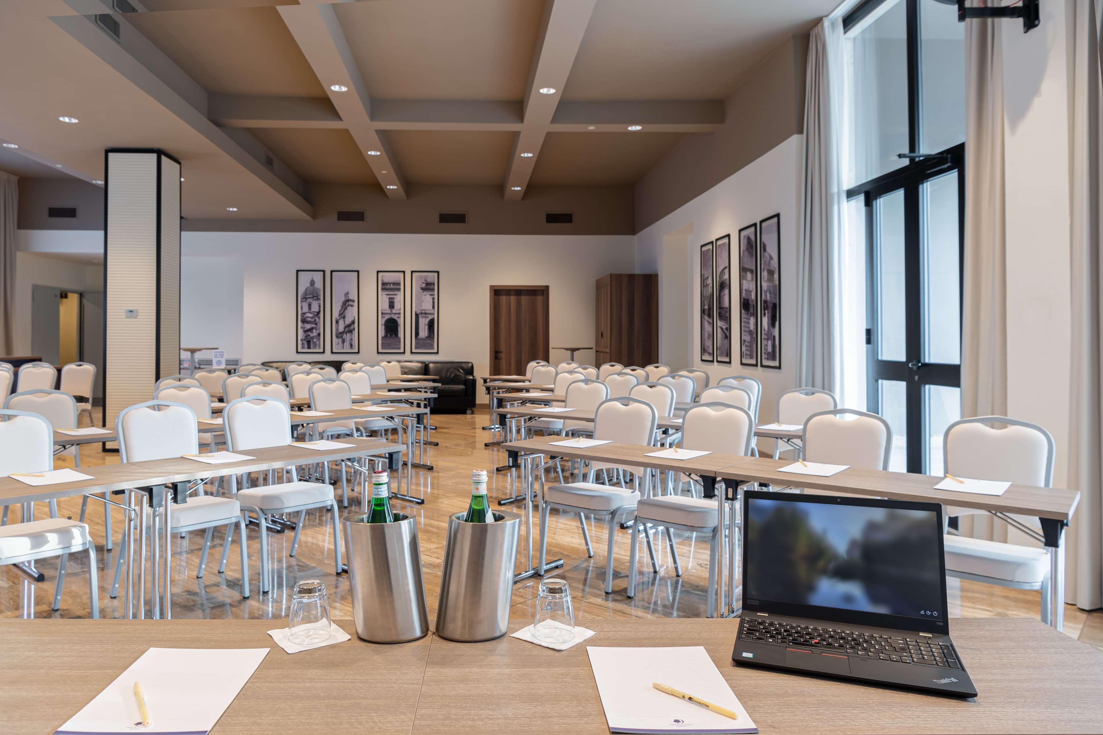 Hotel Doubletree By Hilton Brescia Esterno foto