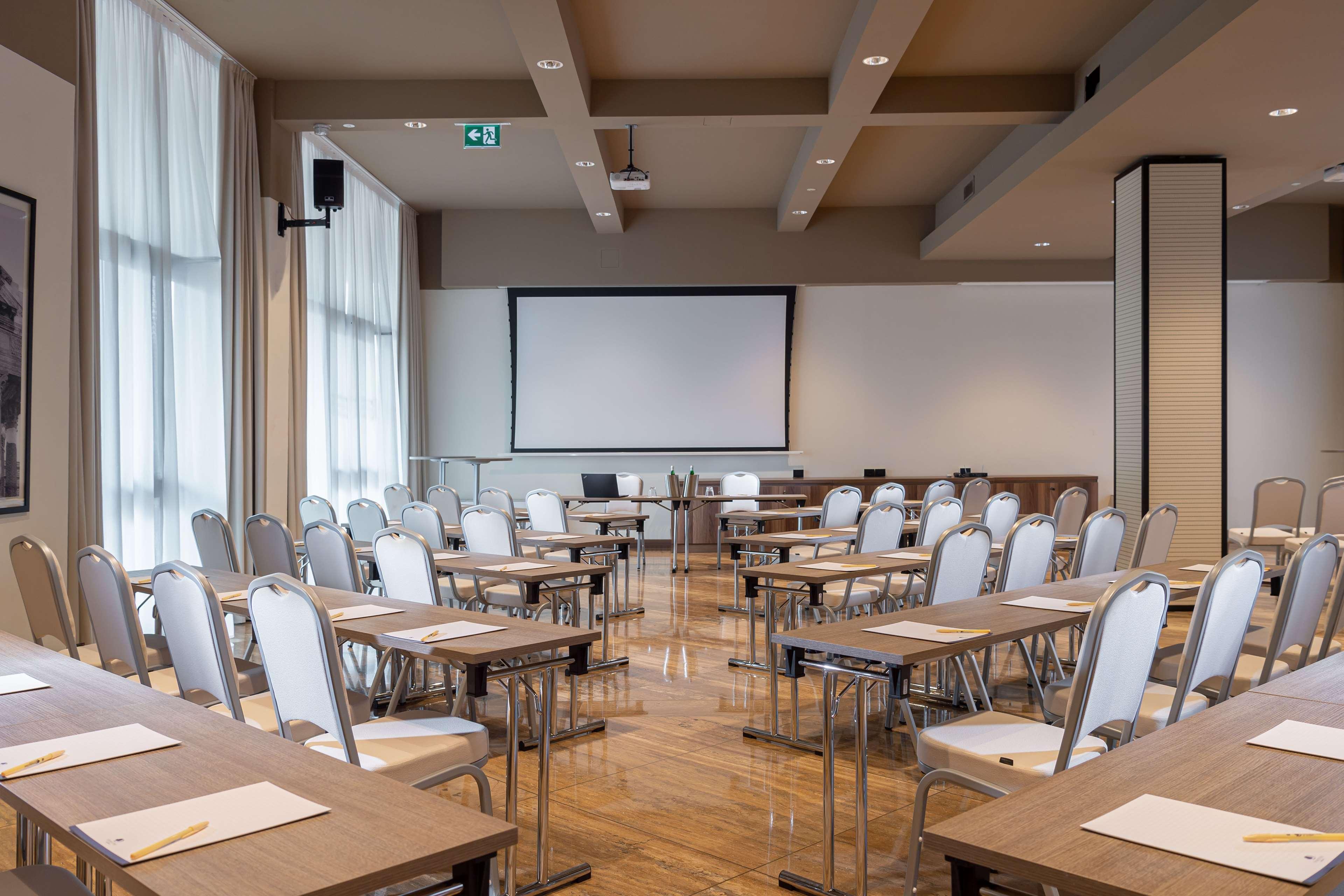 Hotel Doubletree By Hilton Brescia Esterno foto
