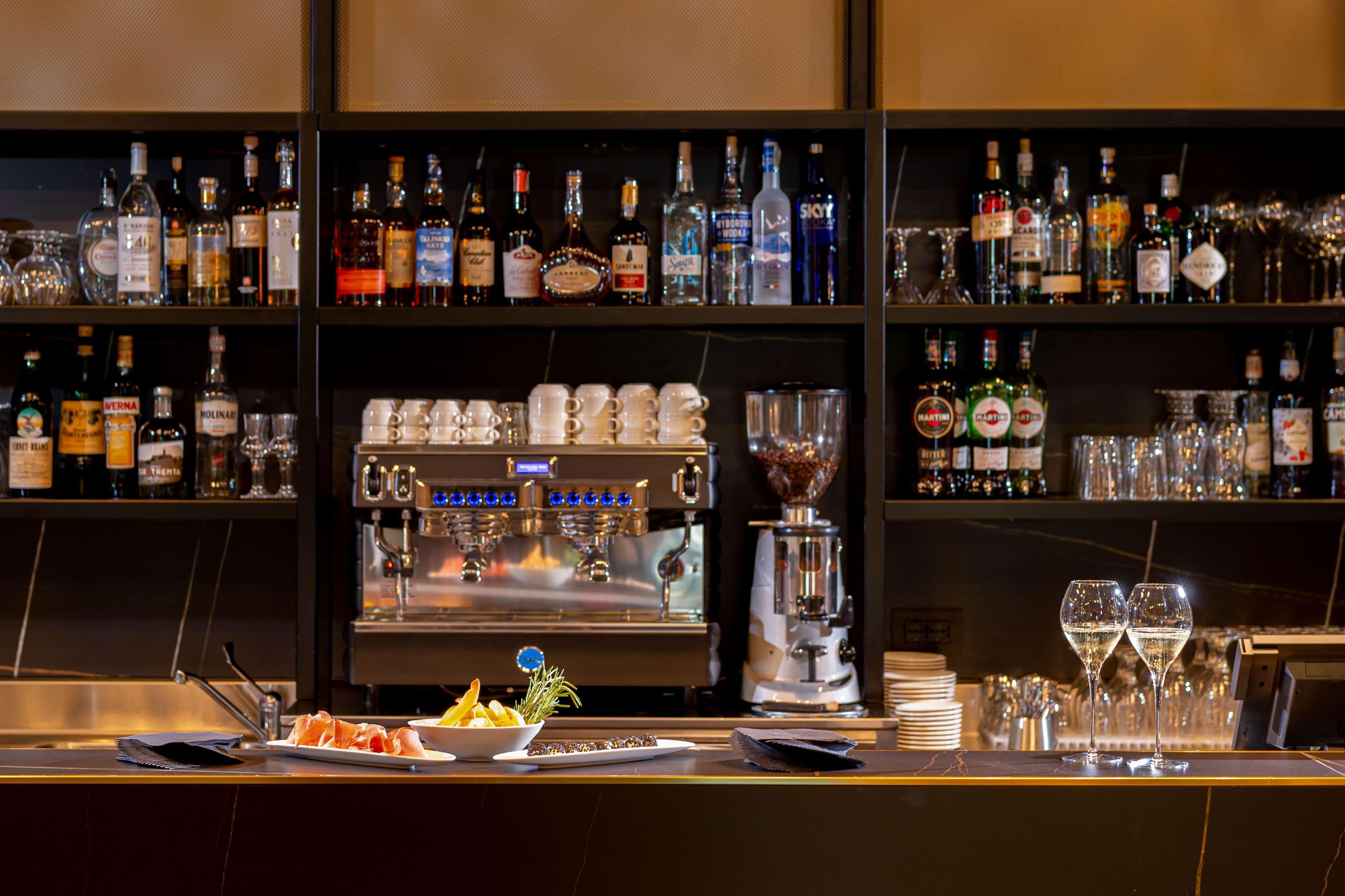 Hotel Doubletree By Hilton Brescia Esterno foto