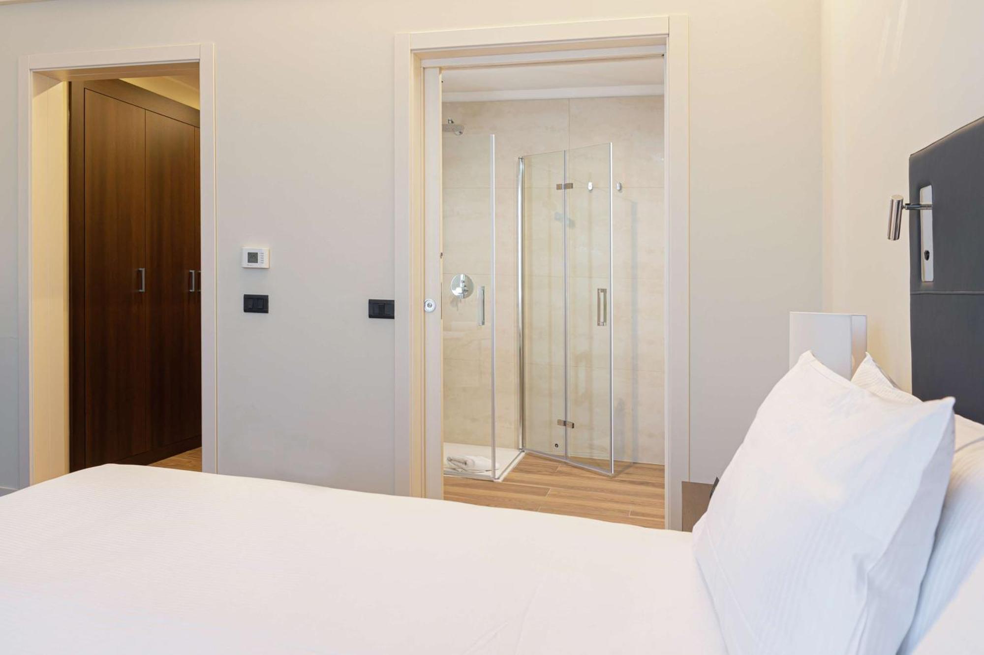 Hotel Doubletree By Hilton Brescia Esterno foto