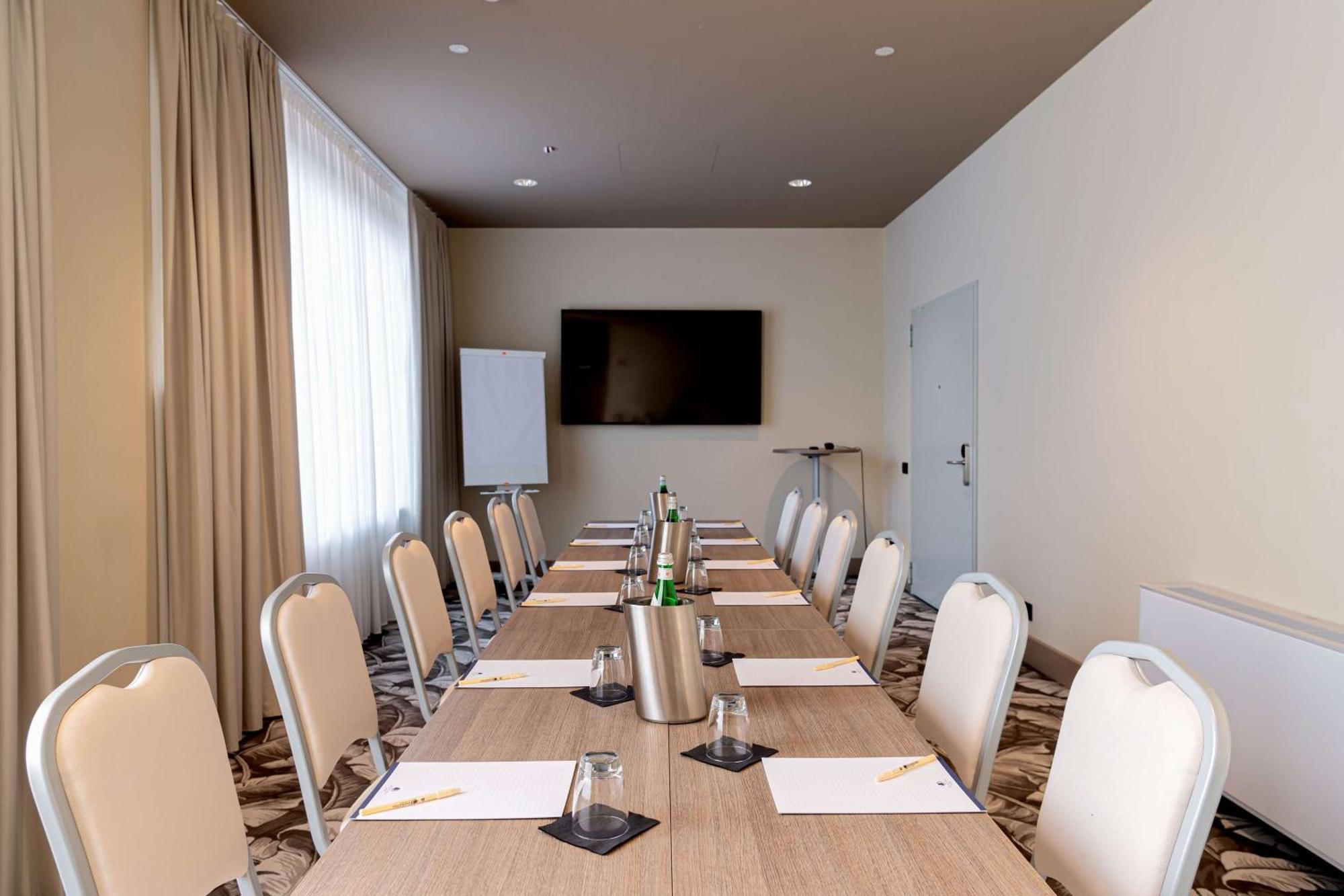 Hotel Doubletree By Hilton Brescia Esterno foto