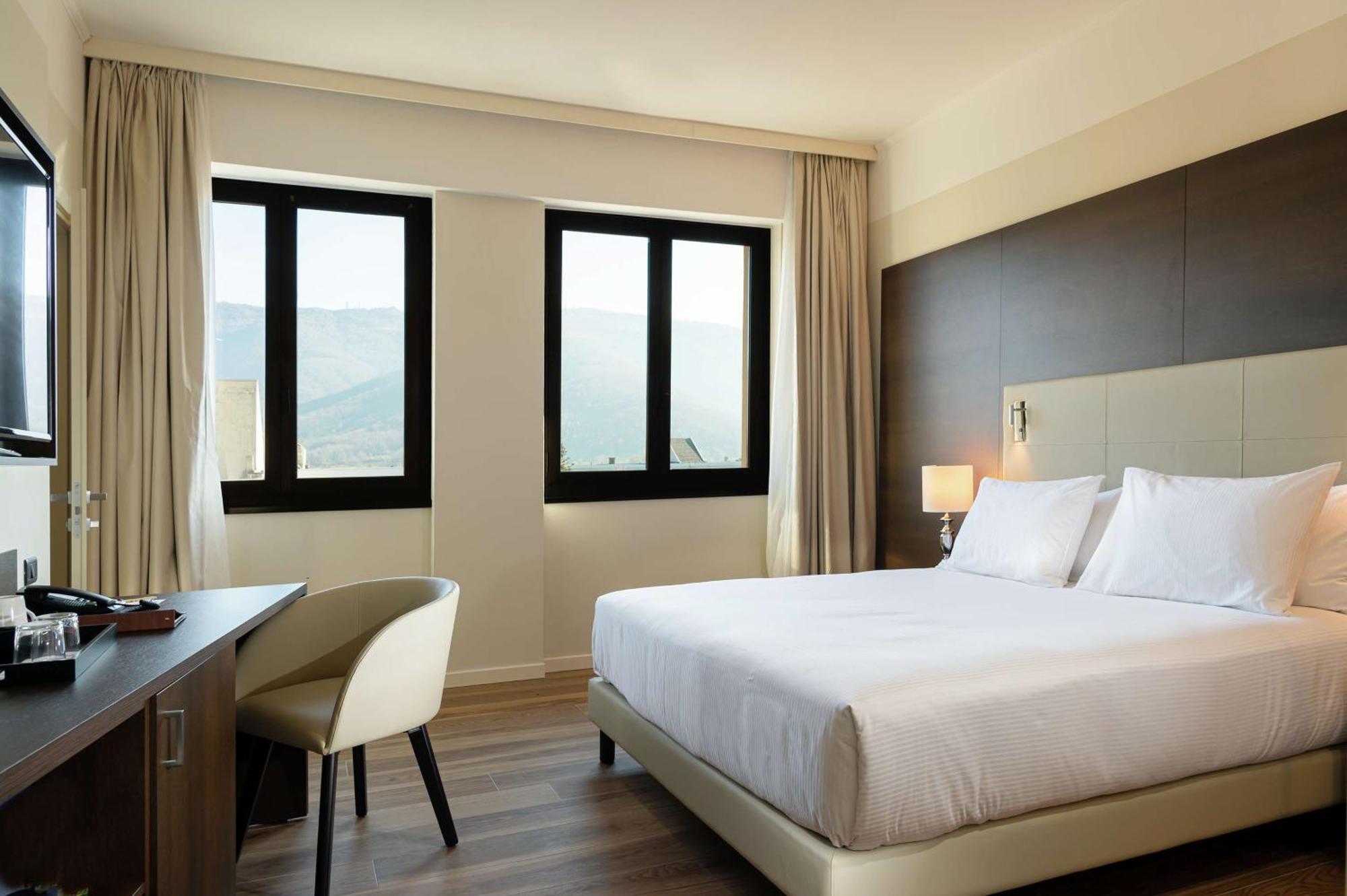 Hotel Doubletree By Hilton Brescia Esterno foto