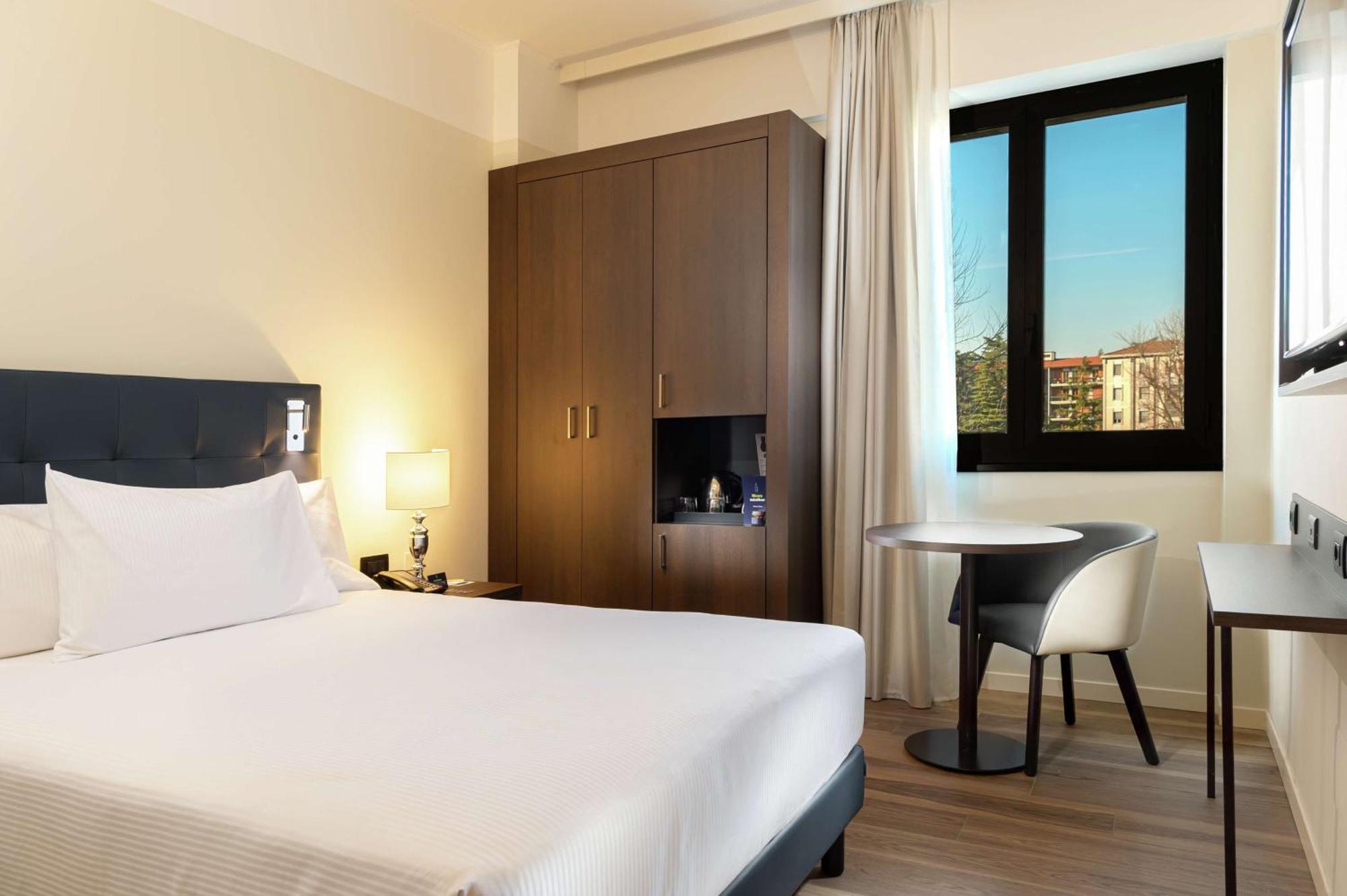 Hotel Doubletree By Hilton Brescia Esterno foto