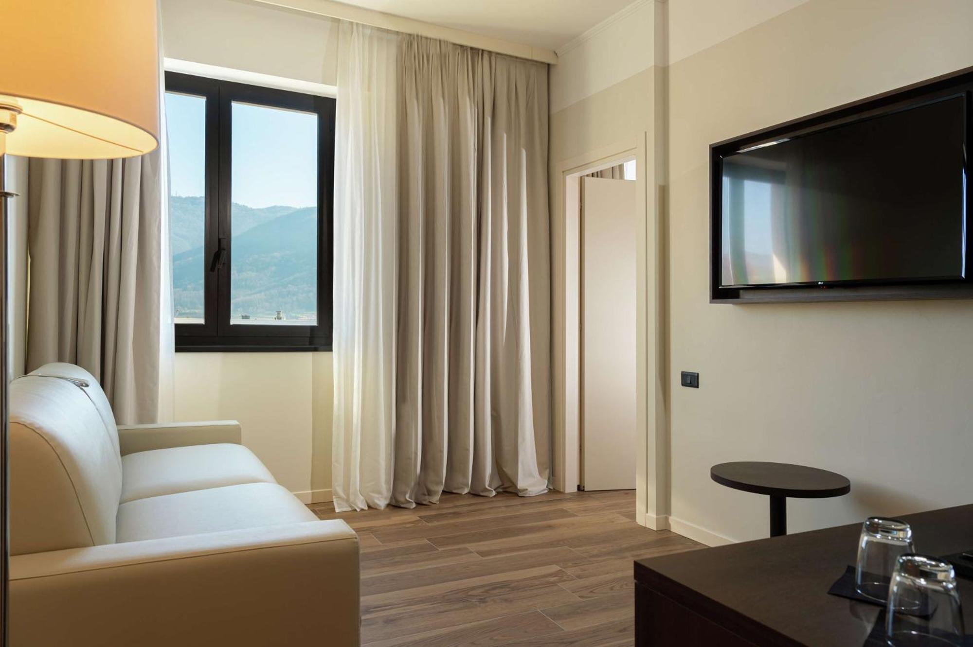 Hotel Doubletree By Hilton Brescia Esterno foto