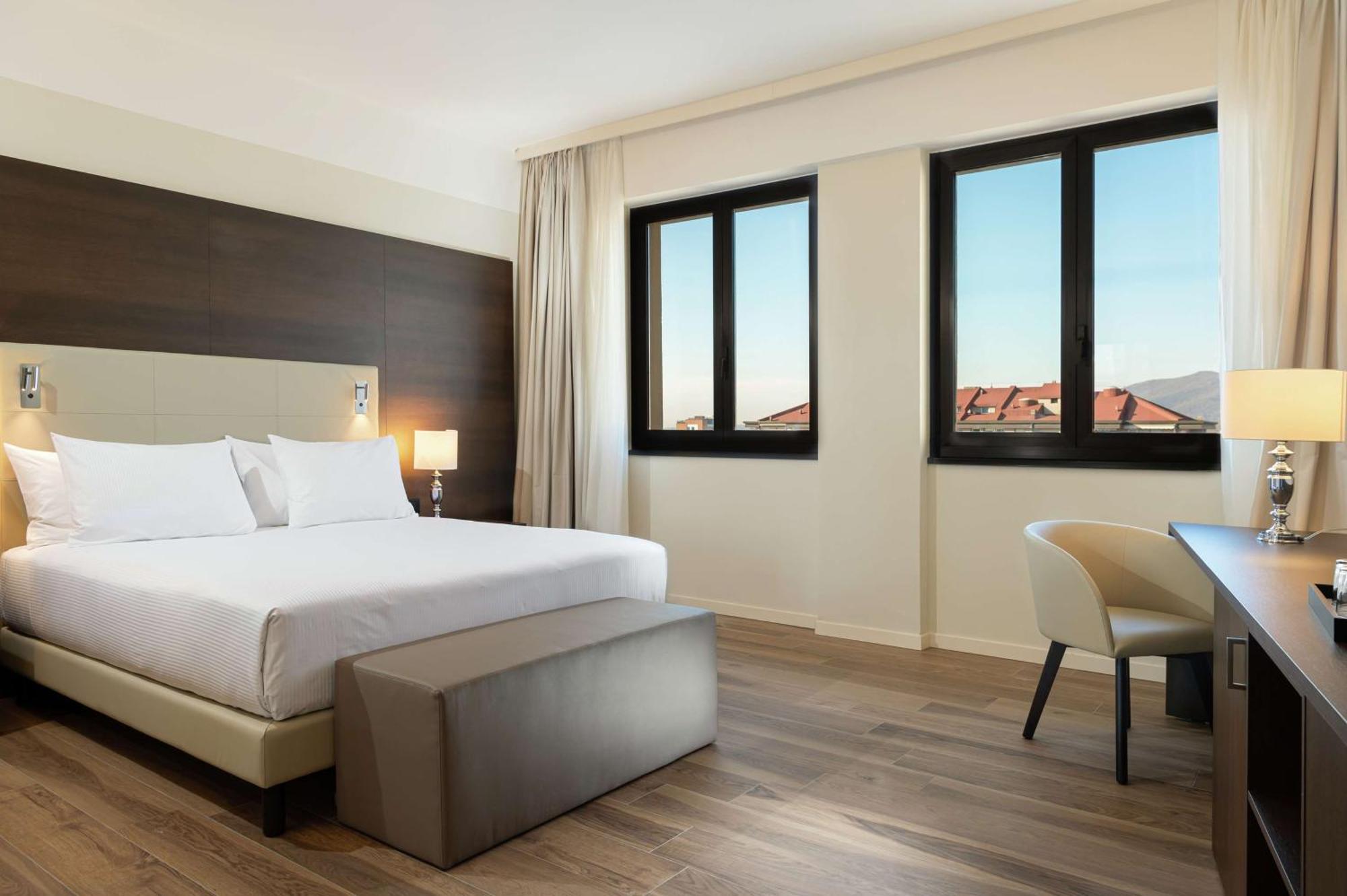 Hotel Doubletree By Hilton Brescia Esterno foto