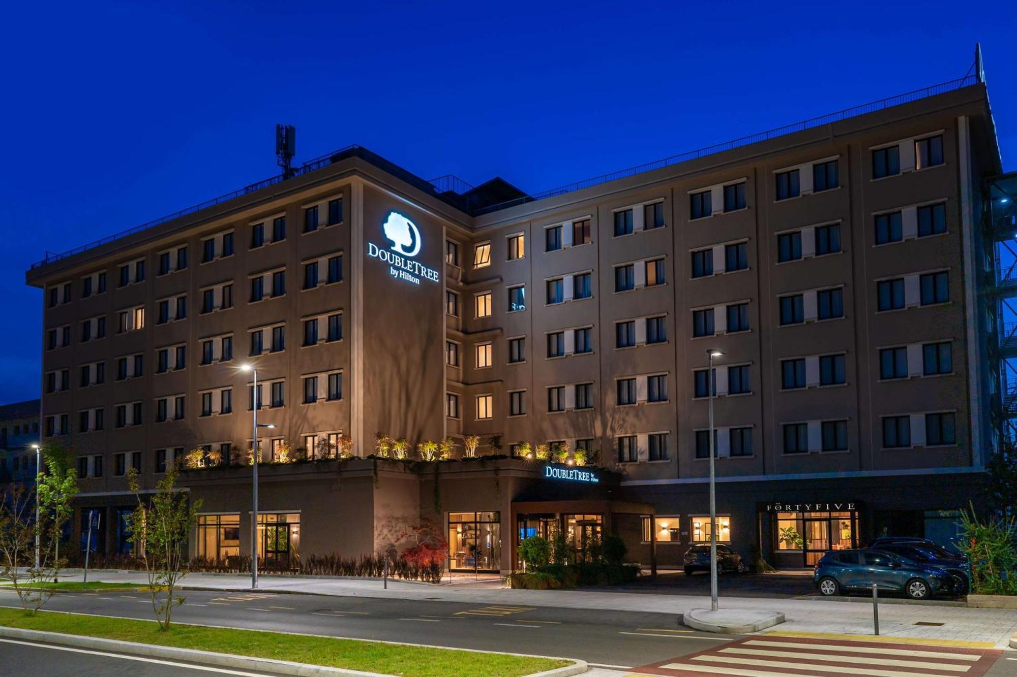 Hotel Doubletree By Hilton Brescia Esterno foto