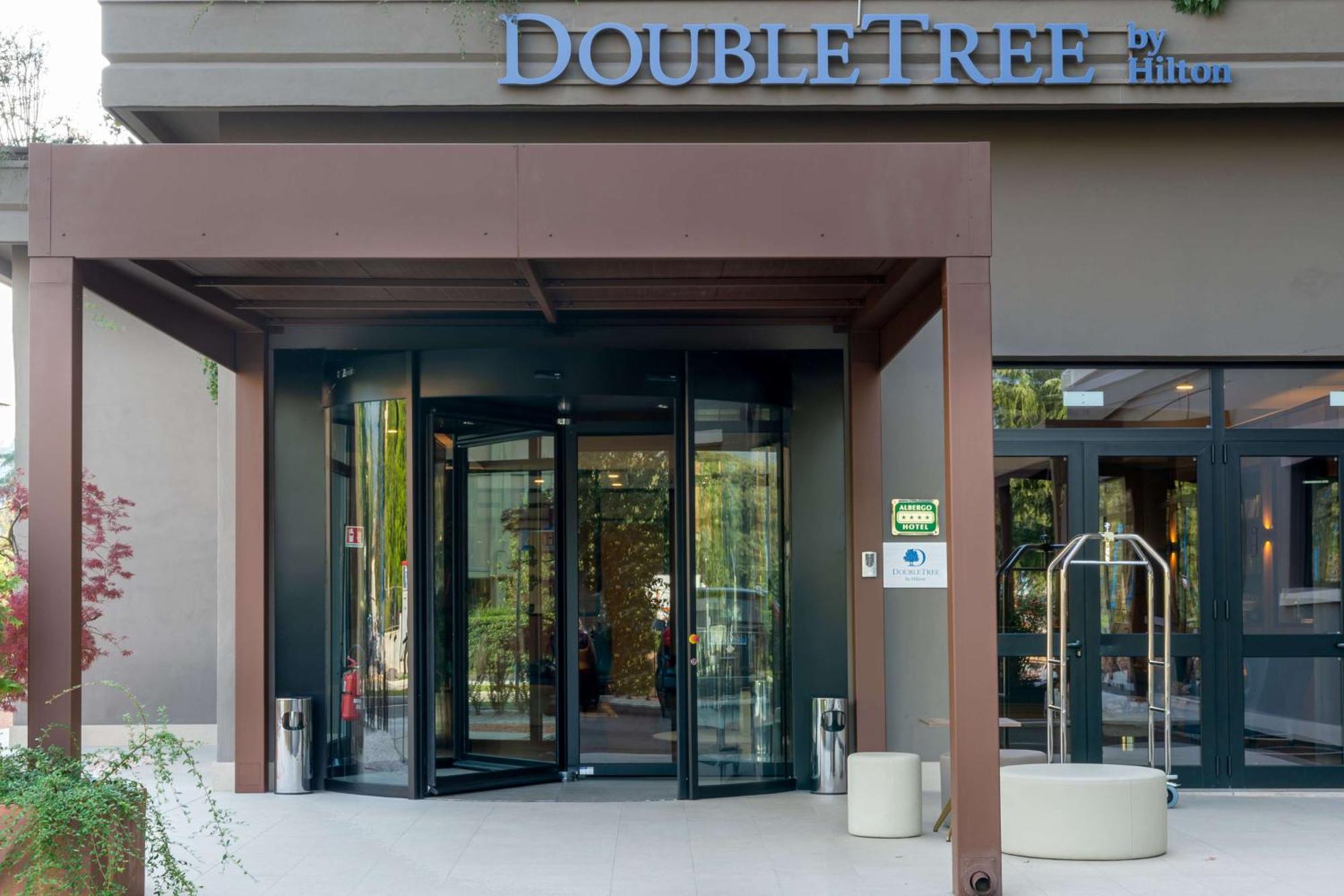 Hotel Doubletree By Hilton Brescia Esterno foto