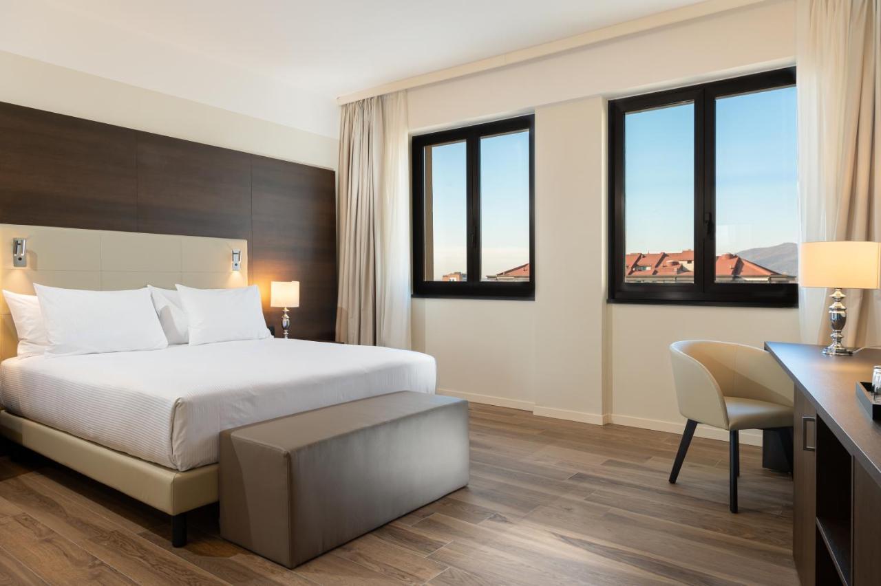 Hotel Doubletree By Hilton Brescia Esterno foto